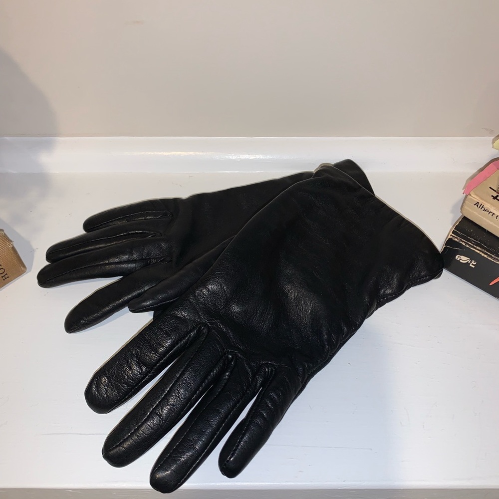 Beautiful genuine leather cashmere lined gloves
